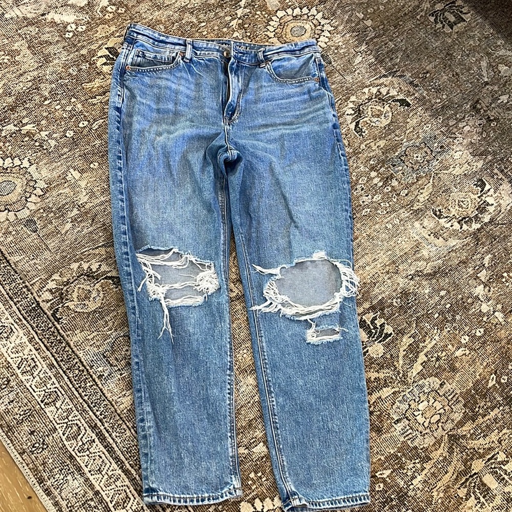 American Eagle Strigid Mom Jeans - Size 14 Regular